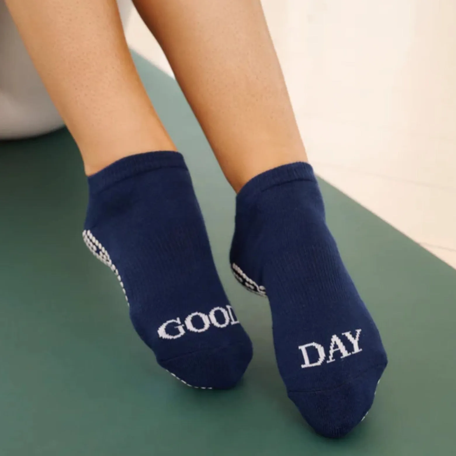 Classic Low Rise Grip Socks - Good Day (Barre / Pilates)