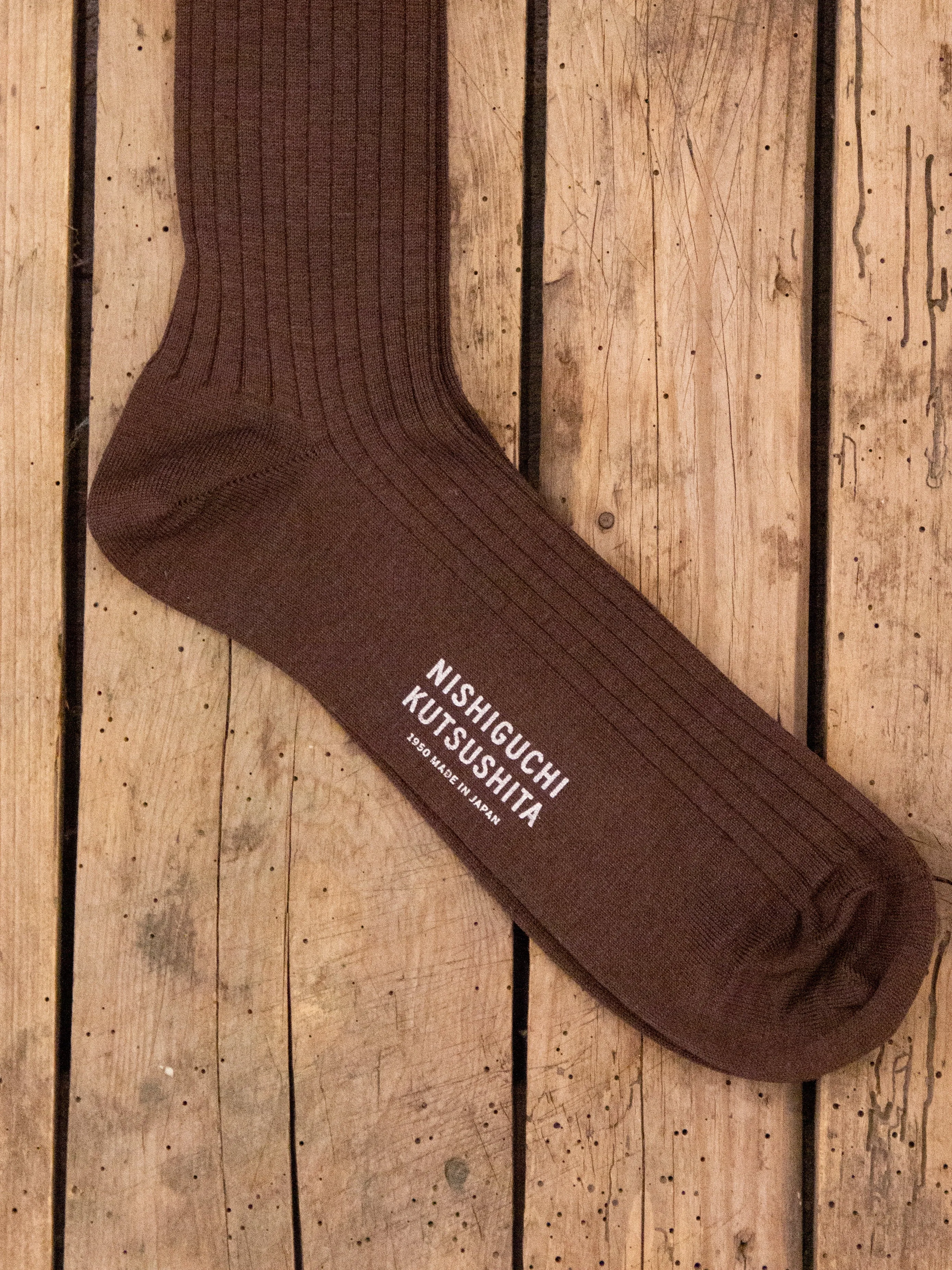 Silk Cotton Ribbed Brown Socks by Nishiguchi Kutsushita