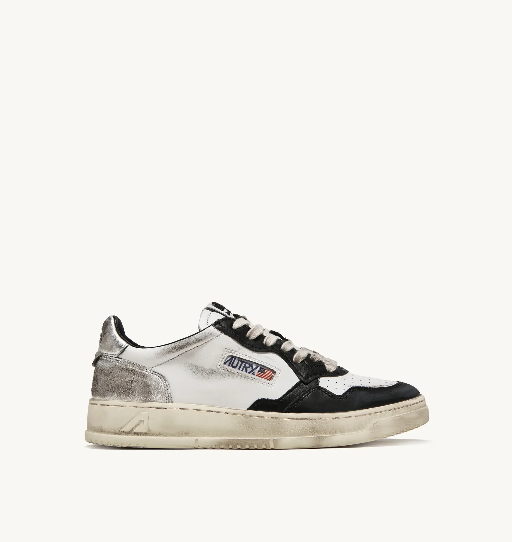 Super Vintage Low Top Trainers in Leather/White/Black/Silver