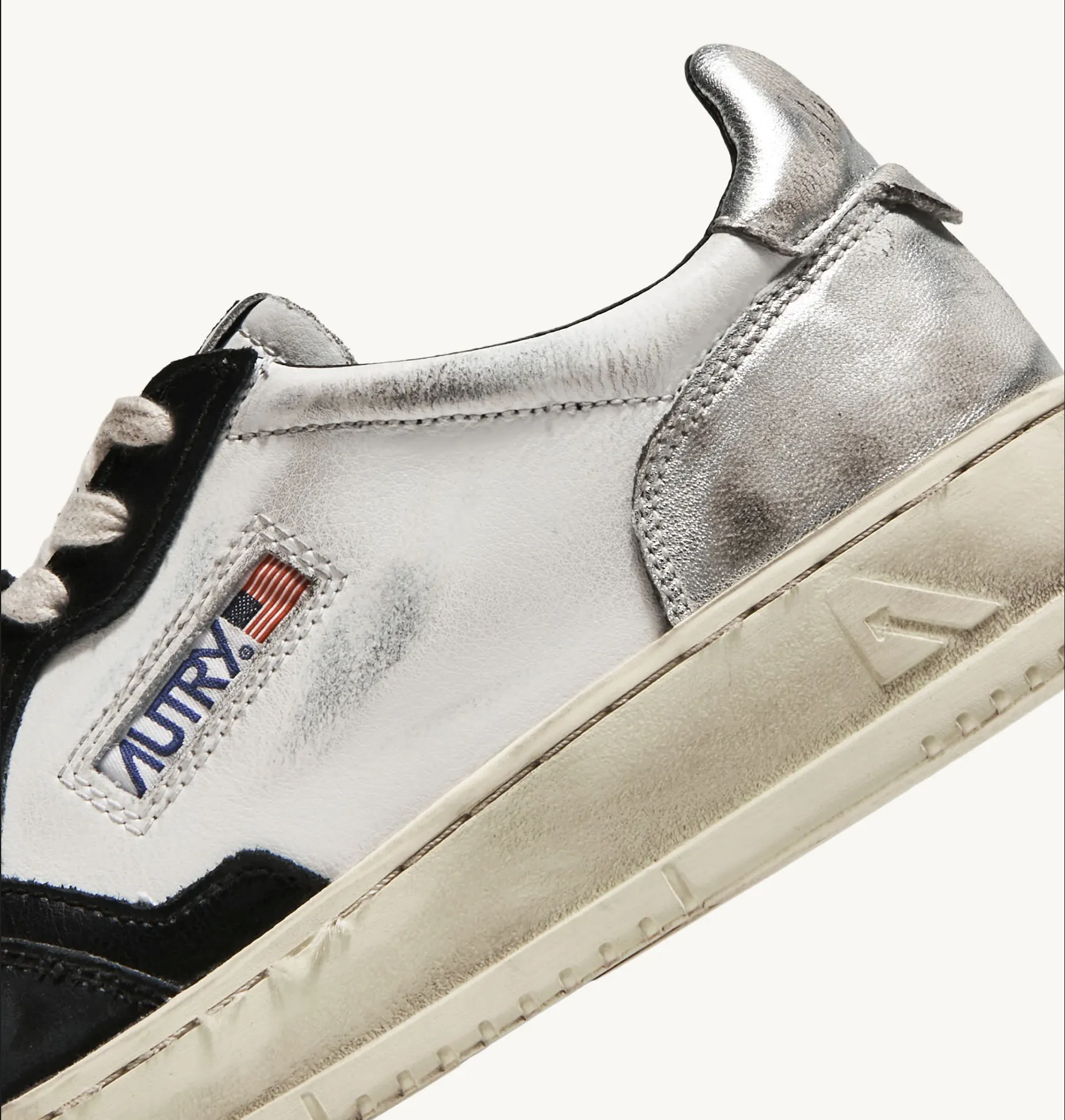 Super Vintage Low Top Trainers in Leather/White/Black/Silver